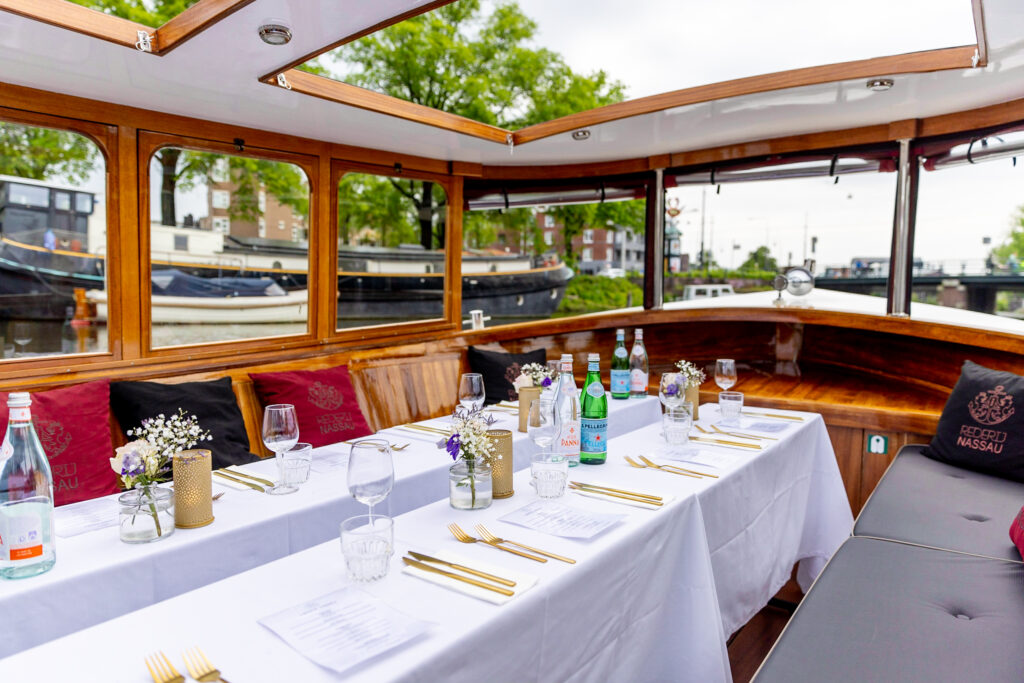 Dinner boat Amsterdam