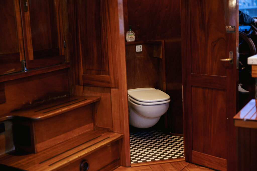 Roos wc