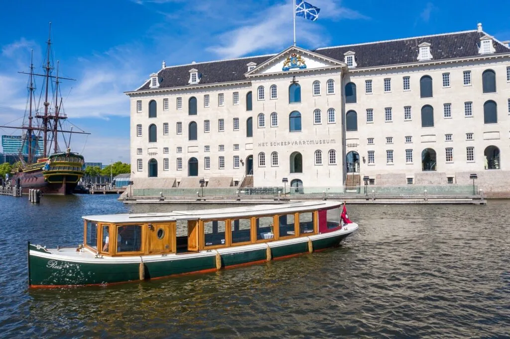 Boat Roos in Oosterdok