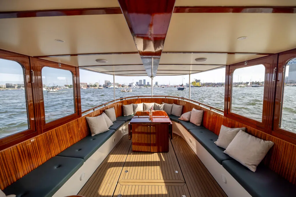 wm 1 drinks interior