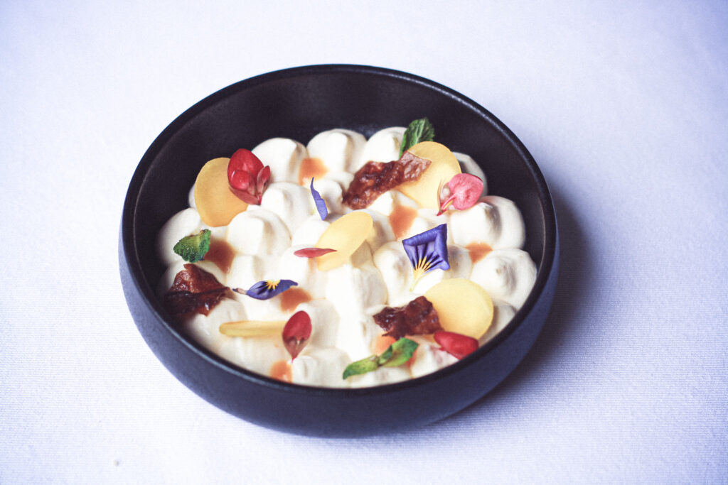 Yoghurt bowl lunch